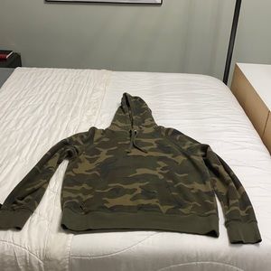 Gap men’s vintage soft Cotten-blend hoodie. Camo. Medium. Like new